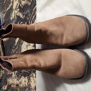 Timberland Genuine Leather Ankle Boots with side zipper.  Women's size 9M.